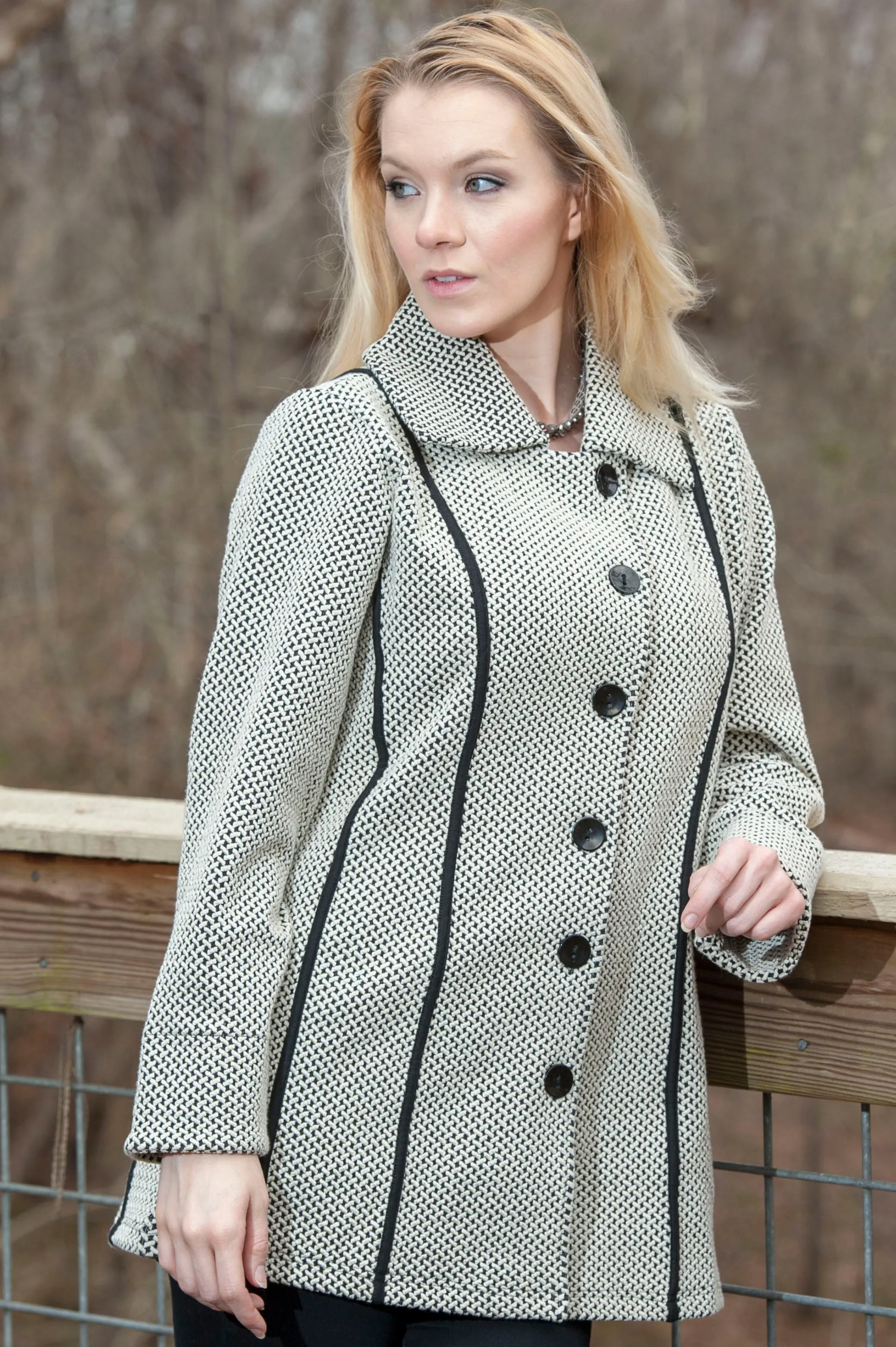 Sure! Heres an optimized title for the e-commerce product:

Stylish Avery Weave Jacket – Cozy & Versatile Outerwear for All Seasons